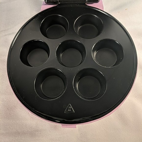 Nostalgia Electrics Cupcake Bakery Model CKM100 - Picture 3 of 11